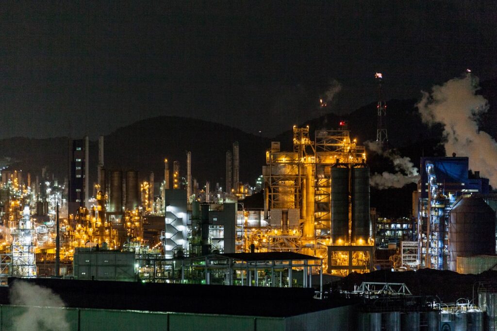 Refinery operating at night under cold conditions illustrating gas hydrate formation risk in pipelines